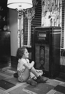 An old timey radio. An old timey radio.