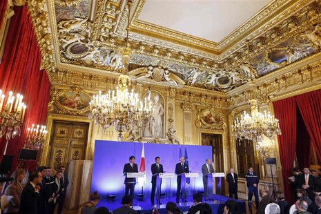 (L-R) Japan's Defence Minister Itsunori Onodera, Japan's Foreign Minister Fumio Kishida, French Foreign Affairs Minister Laurent Fabius and (L-R) Japan's Defence Minister Itsunori Onodera, Japan's Foreign Minister Fumio Kishida, French Foreign Affairs Minister Laurent Fabius and