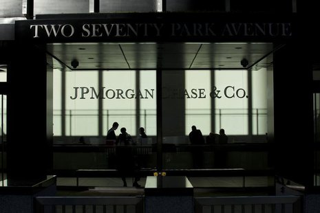 People walk inside JP Morgan headquarters in New York, October 25, 2013. REUTERS/Eduardo Munoz People walk inside JP Morgan headquarters in New York, October 25, 2013. REUTERS/Eduardo Munoz