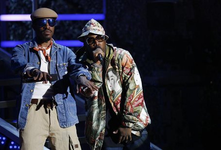 André 3000 and Big Boi of Outkast address the audience during the 2006 VH1 Hip Hop Honors ceremony in New York City October 7, 2006. REUTERS André 3000 and Big Boi of Outkast address the audience during the 2006 VH1 Hip Hop Honors ceremony in New York City October 7, 2006. REUTERS