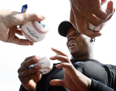 Toronto Blue Jays' Frank Thomas signs autographs before his team's spring training baseball game against the Boston Red Sox in Dunedin, Flor Toronto Blue Jays' Frank Thomas signs autographs before his team's spring training baseball game against the Boston Red Sox in Dunedin, Flor