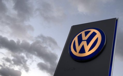 The logo of German carmaker Volkswagen is seen at a VW dealership in Hamburg, October 28, 2013. REUTERS/Fabian Bimmer The logo of German carmaker Volkswagen is seen at a VW dealership in Hamburg, October 28, 2013. REUTERS/Fabian Bimmer