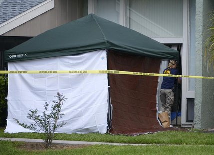 A member of the FBI enters the apartment of Ibragim Todashev, 27, in Orlando, Florida, May 22, 2013 file photo. REUTERS/Phelan M. Ebenhack A member of the FBI enters the apartment of Ibragim Todashev, 27, in Orlando, Florida, May 22, 2013 file photo. REUTERS/Phelan M. Ebenhack