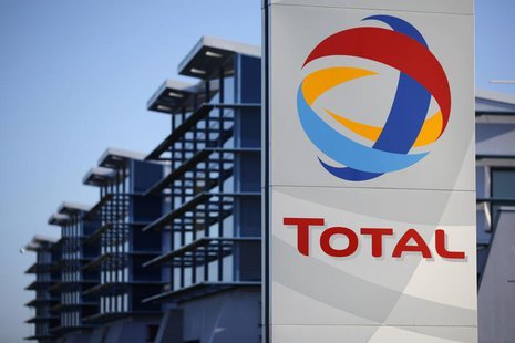 View of the logo of French oil giant Total in front of the oil refinery of Donges, near Nantes, December 20, 2013. REUTERS/Stephane Mahe View of the logo of French oil giant Total in front of the oil refinery of Donges, near Nantes, December 20, 2013. REUTERS/Stephane Mahe