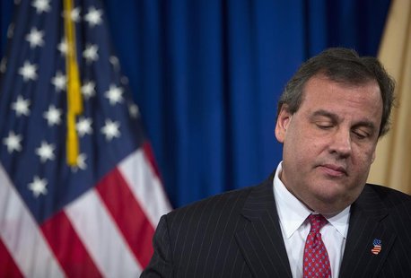 New Jersey Governor Chris Christie reacts during a news conference in Trenton January 9, 2014. REUTERS/Carlo Allegri New Jersey Governor Chris Christie reacts during a news conference in Trenton January 9, 2014. REUTERS/Carlo Allegri