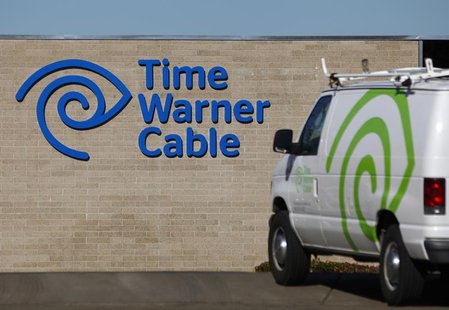 A cable truck returns to a Time Warner Cable office in San Diego, California December 11, 2013. REUTERS/Mike Blake A cable truck returns to a Time Warner Cable office in San Diego, California December 11, 2013. REUTERS/Mike Blake
