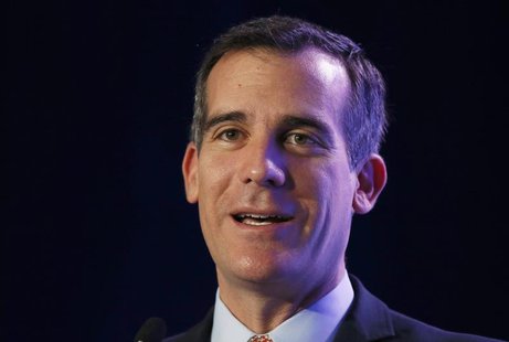 Los Angeles Mayor Eric Garcetti speaks at the 2013 Los Angeles Auto Show in California November 19, 2013. REUTERS/Lucy Nicholson Los Angeles Mayor Eric Garcetti speaks at the 2013 Los Angeles Auto Show in California November 19, 2013. REUTERS/Lucy Nicholson