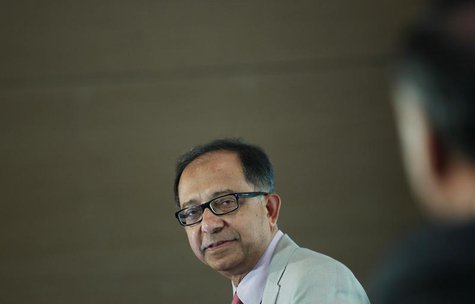 The World Bank chief economist Kaushik Basu speaks during a business conference in New Delhi August 19, 2013. REUTERS/Anindito Mukherjee The World Bank chief economist Kaushik Basu speaks during a business conference in New Delhi August 19, 2013. REUTERS/Anindito Mukherjee