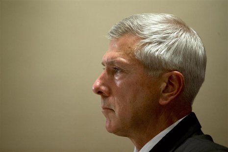 Admiral Samuel Locklear, the head of U.S. Pacific Command, listens during a news conference in Seoul, October 1, 2013. REUTERS/Jacquelyn Mar Admiral Samuel Locklear, the head of U.S. Pacific Command, listens during a news conference in Seoul, October 1, 2013. REUTERS/Jacquelyn Mar