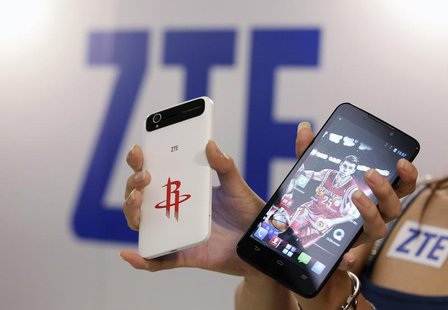 ZTE smartphones Grand Memo Lite (L) and Grand S are displayed during a news conference in Taipei October 12, 2013. REUTERS/Pichi Chuang ZTE smartphones Grand Memo Lite (L) and Grand S are displayed during a news conference in Taipei October 12, 2013. REUTERS/Pichi Chuang