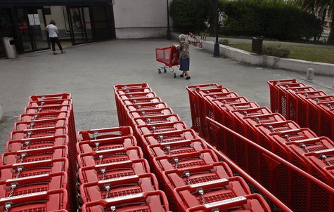 A woman pushes a shopping trolley to a supermarket in Lisbon August 30, 2011. REUTERS/Jose Manuel Ribeiro A woman pushes a shopping trolley to a supermarket in Lisbon August 30, 2011. REUTERS/Jose Manuel Ribeiro