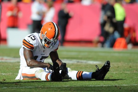 Cleveland Browns wide receiver Davone Bess (15) reacts after missing a pass during the second half of the game against the Kansas City Chief Cleveland Browns wide receiver Davone Bess (15) reacts after missing a pass during the second half of the game against the Kansas City Chief