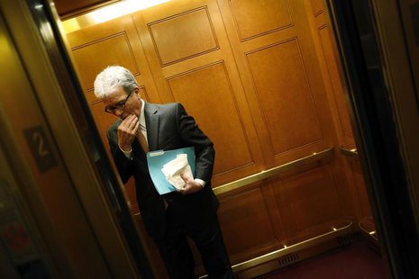 U.S. Senator Tom Coburn (R-OK) boards an elevator at the U.S. Capitol in Washington December 31, 2012. REUTERS/Jonathan Ernst U.S. Senator Tom Coburn (R-OK) boards an elevator at the U.S. Capitol in Washington December 31, 2012. REUTERS/Jonathan Ernst