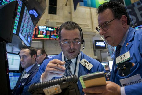 Traders Richard Scardino (C) and Peter Costa (R) discuss a trade on the floor of the New York Stock Exchange January 15, 2014. REUTERS/Brend Traders Richard Scardino (C) and Peter Costa (R) discuss a trade on the floor of the New York Stock Exchange January 15, 2014. REUTERS/Brend