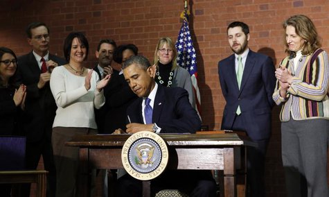 U.S. President Barack Obama signs the "omnibus" spending bill in Washington January 17, 2014.REUTERS/Kevin Lamarque U.S. President Barack Obama signs the "omnibus" spending bill in Washington January 17, 2014.REUTERS/Kevin Lamarque