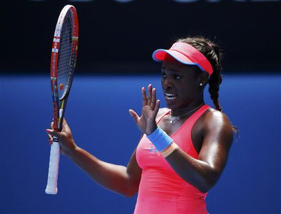 Sloane Stephens of the U.S. apologies to Victoria Azarenka of Belarus for hitting her with the ball during their women's singles match at th Sloane Stephens of the U.S. apologies to Victoria Azarenka of Belarus for hitting her with the ball during their women's singles match at th