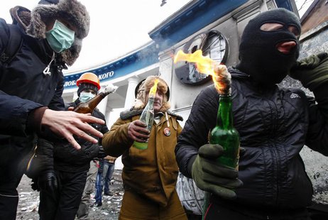 Pro-European integration protesters carry Molotov cocktails during clashes with police in Kiev January 20, 2014. REUTERS/Vasily Fedosenko Pro-European integration protesters carry Molotov cocktails during clashes with police in Kiev January 20, 2014. REUTERS/Vasily Fedosenko