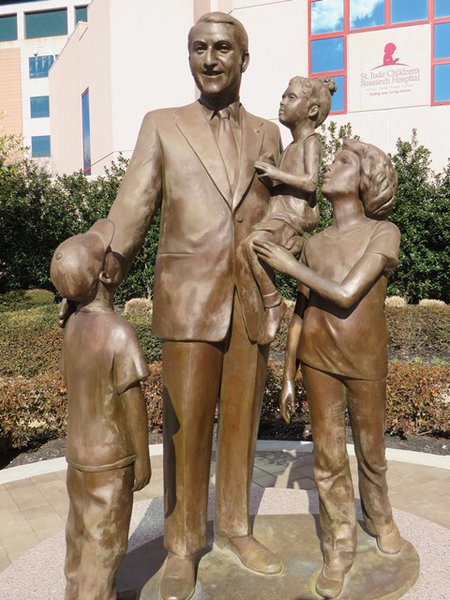 Statue of Danny Thomas outside of St Jude