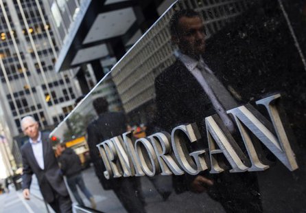 People walk by the JP Morgan & Chase Co. building in New York October 24, 2013. REUTERS/Eric Thayer People walk by the JP Morgan & Chase Co. building in New York October 24, 2013. REUTERS/Eric Thayer