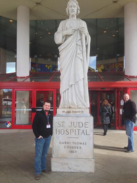 Kody Mac at the St. Jude statue