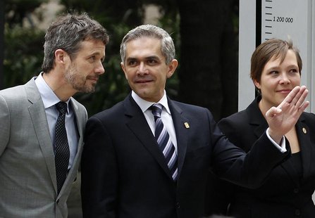 Denmark's Crown Prince Frederik (L) listens to Mexico City's Mayor Miguel Angel Mancera as Denmark's Health Minister Astrid Krag looks on du Denmark's Crown Prince Frederik (L) listens to Mexico City's Mayor Miguel Angel Mancera as Denmark's Health Minister Astrid Krag looks on du