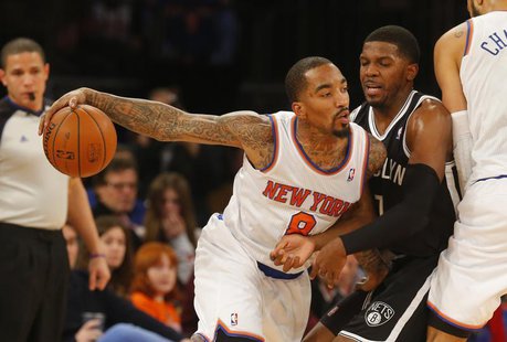 Jan 20, 2014; New York, NY, USA; New York Knicks shooting guard J.R. Smith (8) works against Brooklyn Nets shooting guard Joe Johnson (7) du Jan 20, 2014; New York, NY, USA; New York Knicks shooting guard J.R. Smith (8) works against Brooklyn Nets shooting guard Joe Johnson (7) du