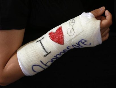 Cathey Park of Cambridge, Massachusetts shows her cast signed by U.S. President Barack Obama after he spoke about health insurance at Faneui Cathey Park of Cambridge, Massachusetts shows her cast signed by U.S. President Barack Obama after he spoke about health insurance at Faneui