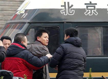 Zhang Xuezhong (C), a lawyer for Chinese dissident Zhao Changqing, argues with plain-clothed policemen as he refuses to show them his identi Zhang Xuezhong (C), a lawyer for Chinese dissident Zhao Changqing, argues with plain-clothed policemen as he refuses to show them his identi