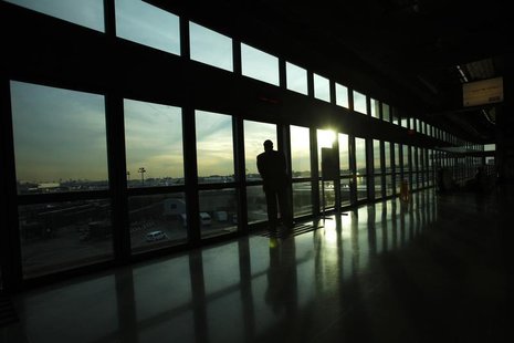 A passenger watches the Newark Liberty International Airport from the airtrain station in Newark, New Jersey November 15, 2012. REUTERS/Edua A passenger watches the Newark Liberty International Airport from the airtrain station in Newark, New Jersey November 15, 2012. REUTERS/Edua