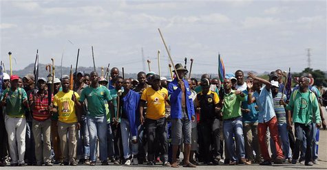 Mine workers protest outside the Lonmin mine in Rustenburg, northwest of Johannesburg January 23, 2014. REUTERS/Siphiwe Sibeko Mine workers protest outside the Lonmin mine in Rustenburg, northwest of Johannesburg January 23, 2014. REUTERS/Siphiwe Sibeko
