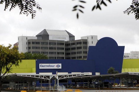 A general view is seen of a Carrefour store in Sao Paulo December 24, 2013. REUTERS/Paulo Whitaker A general view is seen of a Carrefour store in Sao Paulo December 24, 2013. REUTERS/Paulo Whitaker
