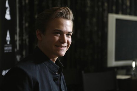 Country music singer Hunter Hayes poses during a media opportunity in Beverly Hills, California January 23, 2014. REUTERS/Mario Anzuoni Country music singer Hunter Hayes poses during a media opportunity in Beverly Hills, California January 23, 2014. REUTERS/Mario Anzuoni