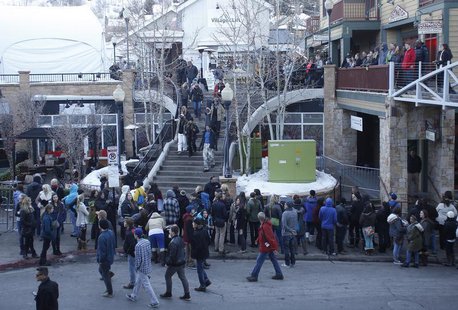 People gather on Main Street to watch for celebrities at the Sundance Film Festival in Park City, Utah, January 18, 2014. REUTERS/Jim Urquha People gather on Main Street to watch for celebrities at the Sundance Film Festival in Park City, Utah, January 18, 2014. REUTERS/Jim Urquha