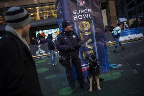 A police officer stands watch as preparations continue for Super Bowl XLVIII in New York January 29, 2014. REUTERS/Eric Thayer A police officer stands watch as preparations continue for Super Bowl XLVIII in New York January 29, 2014. REUTERS/Eric Thayer