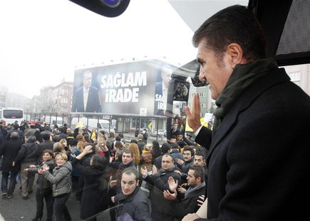 Mustafa Sarigul greets his supporters before a rally in Istanbul January 26, 2014. REUTERS/Osman Orsal Mustafa Sarigul greets his supporters before a rally in Istanbul January 26, 2014. REUTERS/Osman Orsal