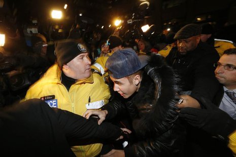 Pop singer Justin Bieber arrives at a police station in Toronto January 29, 2014. REUTERS/Alex Urosevic Pop singer Justin Bieber arrives at a police station in Toronto January 29, 2014. REUTERS/Alex Urosevic
