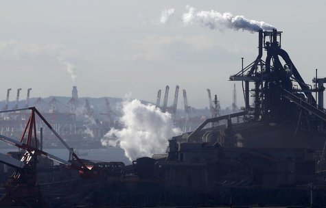 Smoke rises from factories at Keihin industrial zone in Kawasaki, south of Tokyo, December 16, 2013. REUTERS/Toru Hanai Smoke rises from factories at Keihin industrial zone in Kawasaki, south of Tokyo, December 16, 2013. REUTERS/Toru Hanai
