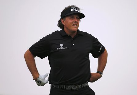 Phil Mickelson of the U.S. watches his tee on the third hole during Abu Dhabi Golf championship January 19, 2014. REUTERS/Ahmed Jadallah Phil Mickelson of the U.S. watches his tee on the third hole during Abu Dhabi Golf championship January 19, 2014. REUTERS/Ahmed Jadallah