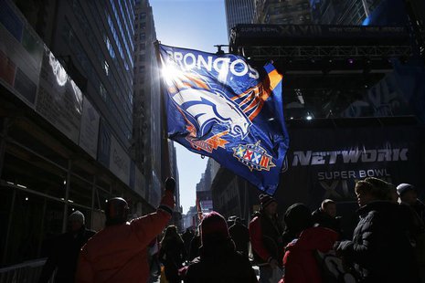 Fans walk along Super Bowl Boulevard fan zone ahead of Super Bowl XLVIII in New York January 30, 2014. REUTERS/Eduardo Munoz Fans walk along Super Bowl Boulevard fan zone ahead of Super Bowl XLVIII in New York January 30, 2014. REUTERS/Eduardo Munoz