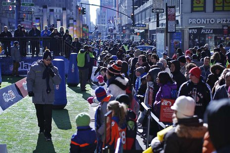 Fans gather in the Super Bowl Boulevard fan zone ahead of Super Bowl XLVIII in New York January 30, 2014. REUTERS/Eduardo Munoz Fans gather in the Super Bowl Boulevard fan zone ahead of Super Bowl XLVIII in New York January 30, 2014. REUTERS/Eduardo Munoz