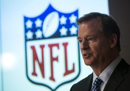 National Football League (NFL) commissioner Roger Goodell speaks at a news conference in New York January 23, 2014. REUTERS/Eric Thayer National Football League (NFL) commissioner Roger Goodell speaks at a news conference in New York January 23, 2014. REUTERS/Eric Thayer