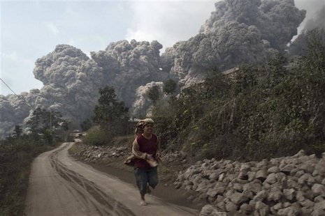 A villager run as Mount Sinabung erupt at Sigarang-Garang village in Karo district, Indonesia's North Sumatra province, February 1, 2014. RE A villager run as Mount Sinabung erupt at Sigarang-Garang village in Karo district, Indonesia's North Sumatra province, February 1, 2014. RE