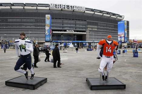 Fans pose behind Seattle Seahwawks and Denver Broncos mannequins outside the stadium before the start of the NFL Super Bowl XLVIII football Fans pose behind Seattle Seahwawks and Denver Broncos mannequins outside the stadium before the start of the NFL Super Bowl XLVIII football