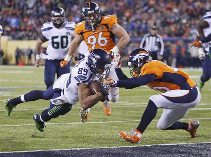 Seattle Seahawks wide receiver Doug Baldwin (89) dives into the end zone for a touchdown past Denver Broncos free safety Mike Adams during t Seattle Seahawks wide receiver Doug Baldwin (89) dives into the end zone for a touchdown past Denver Broncos free safety Mike Adams during t