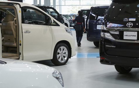 A woman walks among Toyota Motor's cars at the company's showroom in Tokyo November 6, 2013. REUTERS/Toru Hanai A woman walks among Toyota Motor's cars at the company's showroom in Tokyo November 6, 2013. REUTERS/Toru Hanai