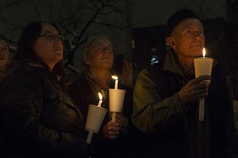 Mourners participate in a candle light vigil for late actor Phillip Seymour Hoffman in the Manhattan borough of New York February 5, 2014. R Mourners participate in a candle light vigil for late actor Phillip Seymour Hoffman in the Manhattan borough of New York February 5, 2014. R