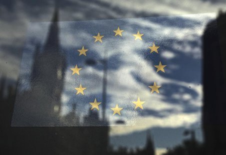 The European Union flag is pictured in a window reflecting a street in London, October 26, 2011. REUTERS/Luke MacGregor The European Union flag is pictured in a window reflecting a street in London, October 26, 2011. REUTERS/Luke MacGregor