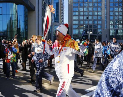 United Nations Secretary-General Ban Ki-moon runs with the 2014 Sochi Olympics torch as the torch relay arrives in Sochi February 6, 2014. R United Nations Secretary-General Ban Ki-moon runs with the 2014 Sochi Olympics torch as the torch relay arrives in Sochi February 6, 2014. R