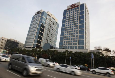 The headquarters of Hyundai Motor and Kia Motors are seen in Seoul, November 16, 2011. REUTERS/Jo Yong-Hak The headquarters of Hyundai Motor and Kia Motors are seen in Seoul, November 16, 2011. REUTERS/Jo Yong-Hak