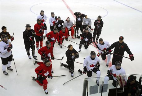 Members of the Canadian women's ice hockey team attend a practice session ahead of the 2014 Sochi Winter Olympics February 7, 2014. REUTERS/ Members of the Canadian women's ice hockey team attend a practice session ahead of the 2014 Sochi Winter Olympics February 7, 2014. REUTERS/